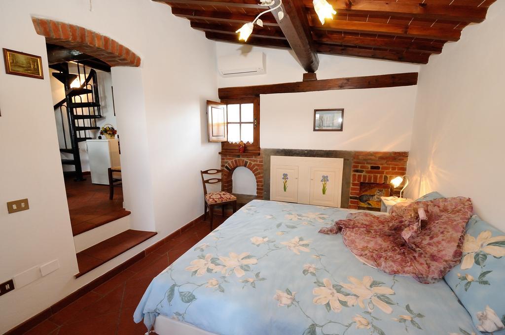 Agriturismo Villa Iris Castelfranco di Sopra Habitación foto